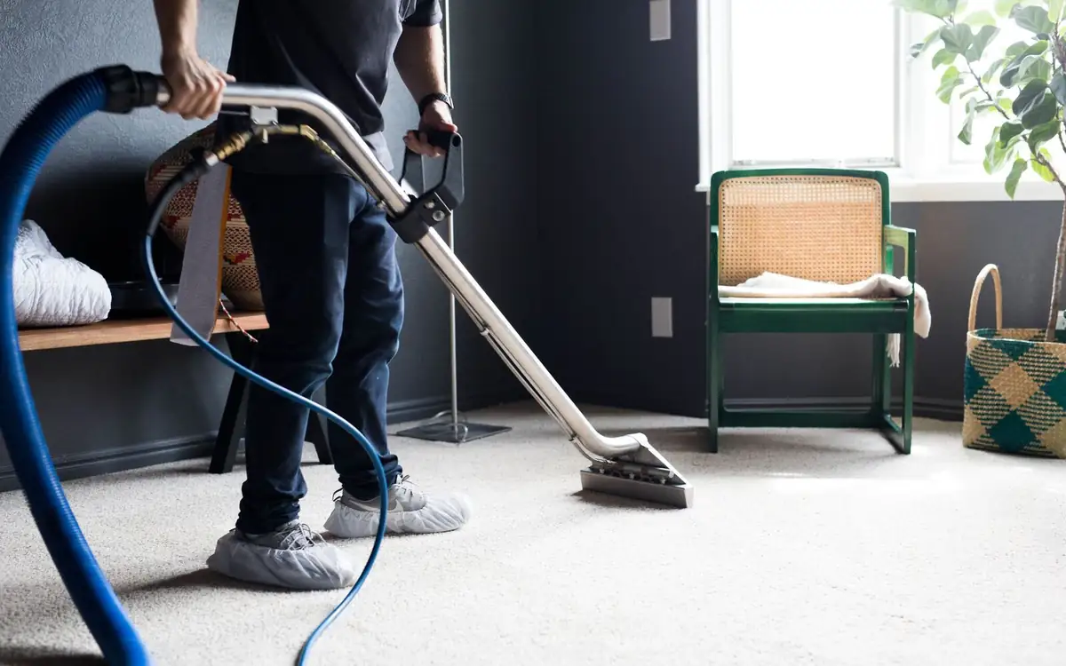 Hot water extraction carpet cleaning in a Louisville home